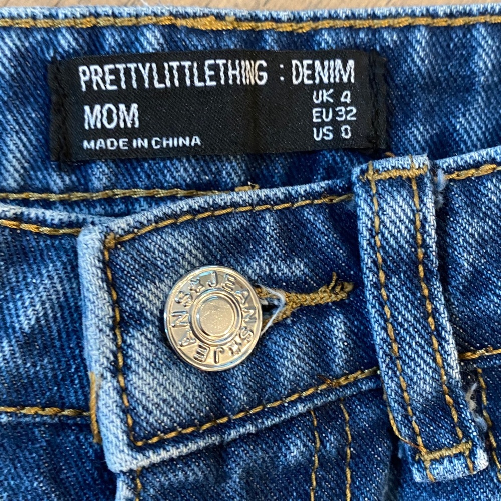 PrettyLittleThing Mom Distress High waisted Jean - Picture 4 of 4